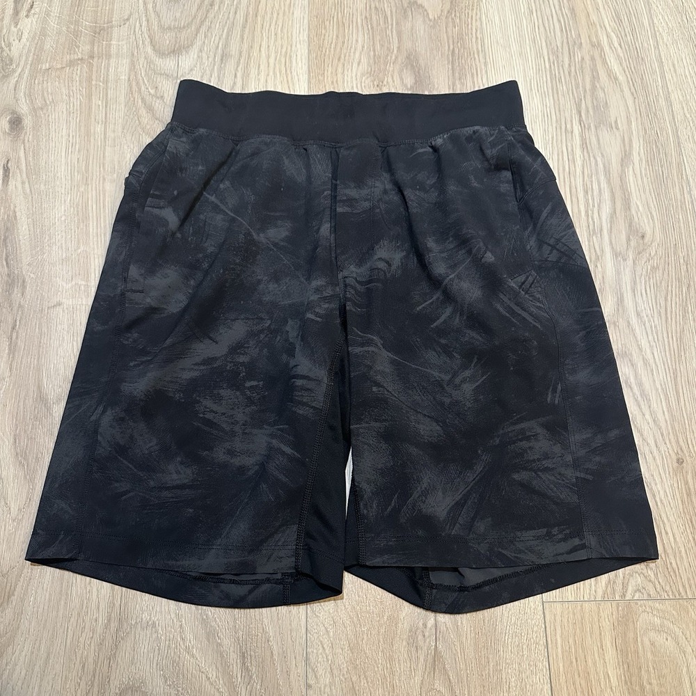 Lululemon T.H.E. Linerless Shorts Mens Medium Drawstring Black Printed 9"
